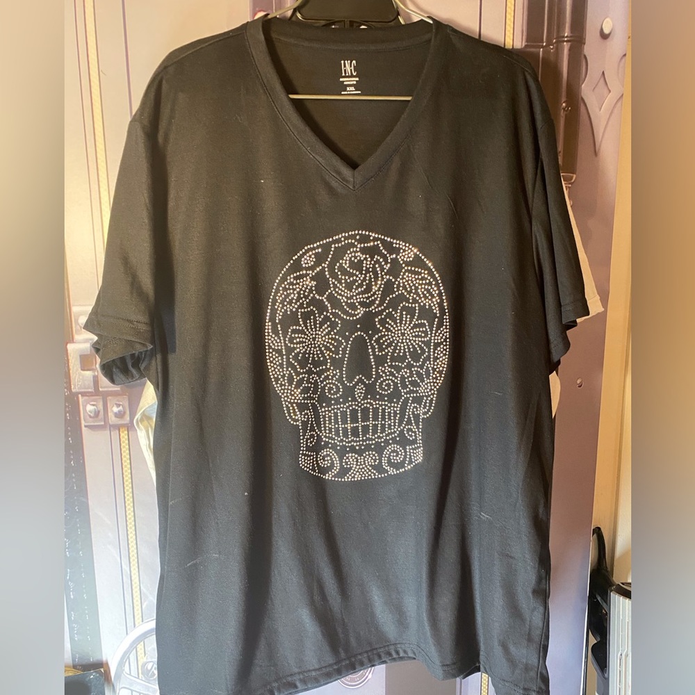 skull v neck t-shirt / international concepts. XXL